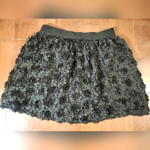 Forever 21 Black Roses Circle Mini Skirt - Picture 1 of 2